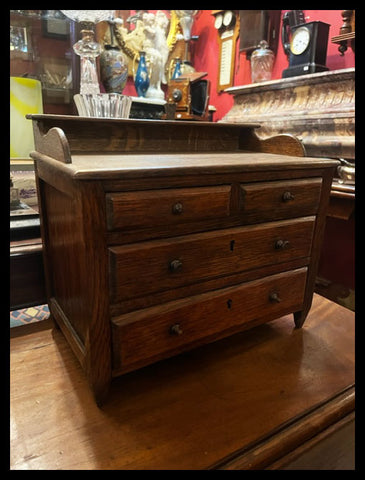 I.4274 JOYERO COMO CÓMODA A ESCALA