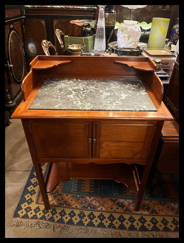 I.4275 MUEBLE VELADOR CON MÁRMOL