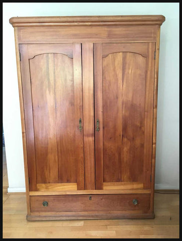 I.1548 ROPERO TRANSFORMADO EN BAR