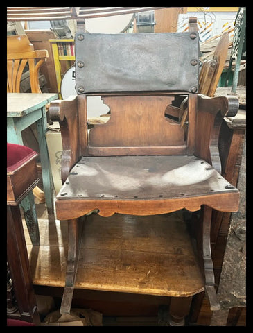 I.4280 PAR DE SILLONES CON CUERO