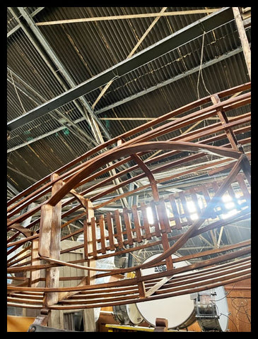 I.4281 ESQUELETO DE KAYAC