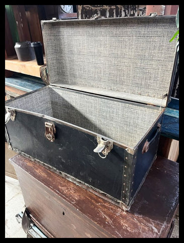 I.4283 BAÚL DE ACERO Y CUERO