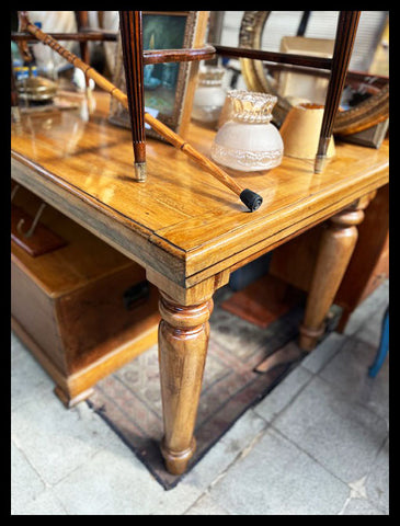 I.4284 MESA DE MADERA DE LINGUE