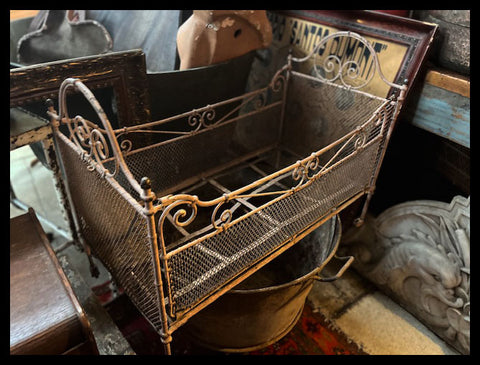 I.3954 CUNA DE FIERRO PARA MUÑECAS