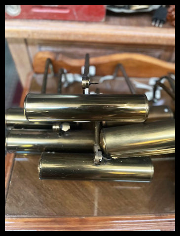 II.3689 LÁMAPARAS PARA CUADROS