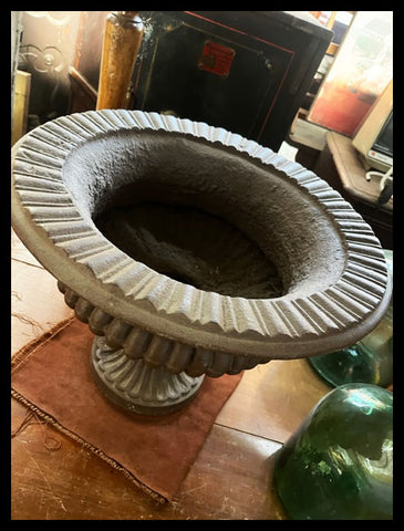 II.3692 JARDINERA DE FIERRO