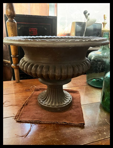 II.3692 JARDINERA DE FIERRO