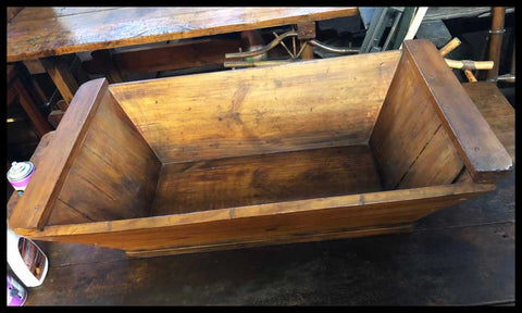 II.2599	BATEA DE MADERA