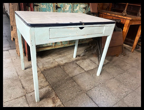 I.4308 ESCRITORIO DE LATÓN