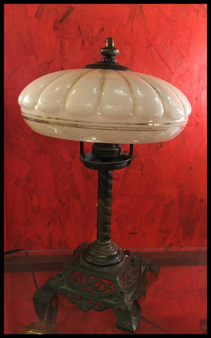 II.2616	LÁMPARA PANTALLA BLANCA DISEÑO FLOR