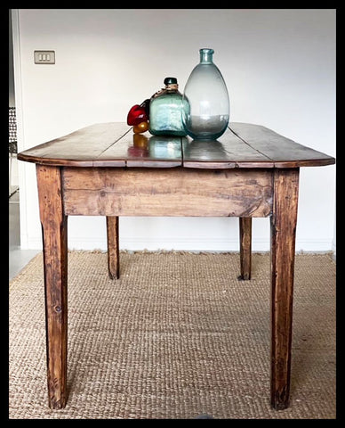 I.4311 MESA DE COMEDOR CHANCHERA CON CAJÓN