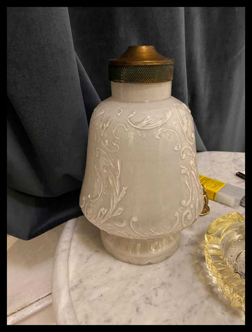 II.2625	LÁMPARA COLGANTE DE OPALINA Y BRONCE