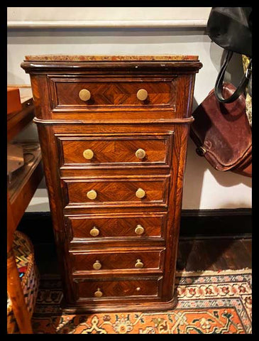 I.2030	VELADOR ALTO CON CUBIERTA DE MÁRMOL