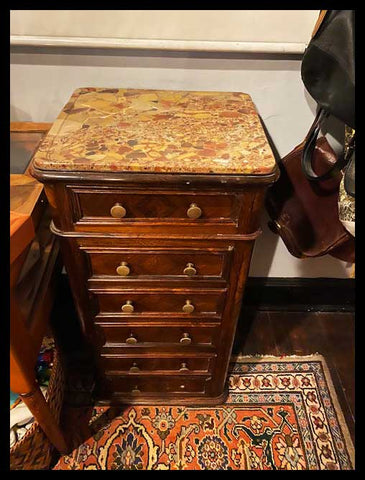 I.2030	VELADOR ALTO CON CUBIERTA DE MÁRMOL