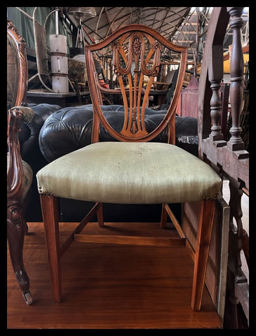 I.3961 8 SILLAS MADERA