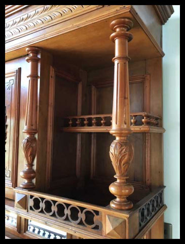 I.2043 GRAN APARADOR CON MÁRMOL