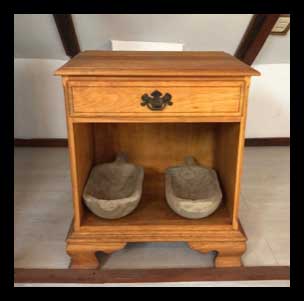 I.2045 VELADOR DE MADERA