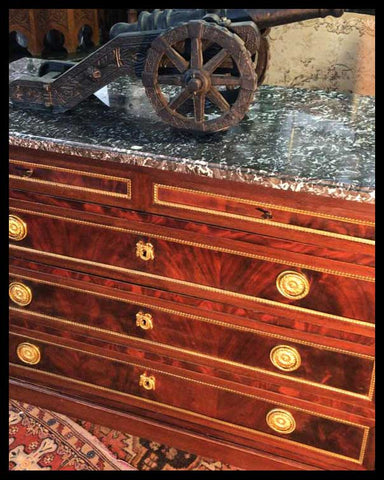 I.2058 CÓMODA DE CAOBA MÁRMOL NEGRO