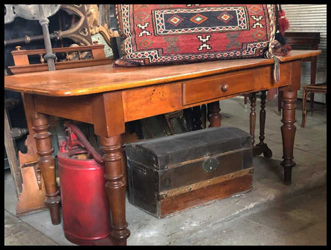 I.2083 MESA CHILENA CON CAJÓN