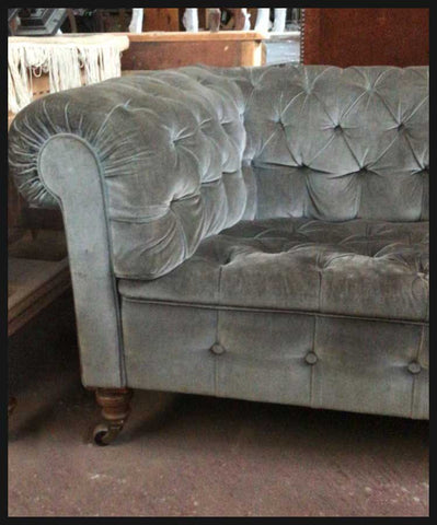 I.1821 SOFÁ CAPITONÉ