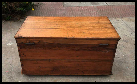 II.2669 BAÚL MANILLAS DE COBRE