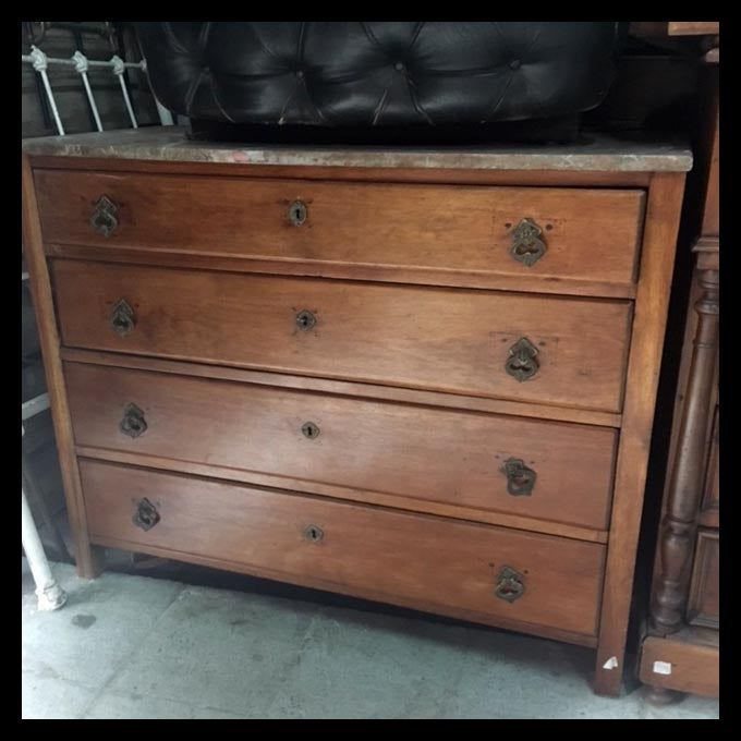 I.807 CÓMODA CON MÁRMOL