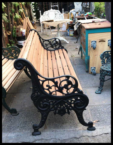 I.2138  ESCAÑOS NEGROS CON MADRA DE AROMO