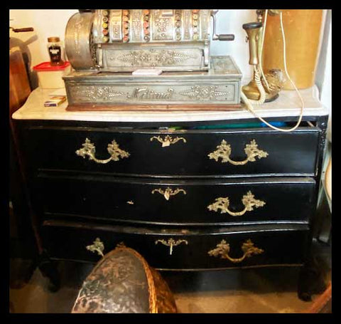 I.2142  CÓMODA LACADA NEGRA CON MÁRMOL