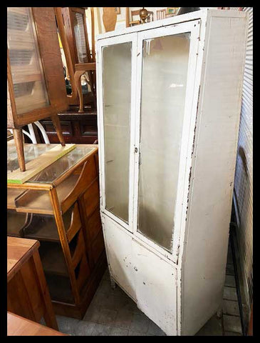 I.2146  VITRINA MÉDICA BLANCA