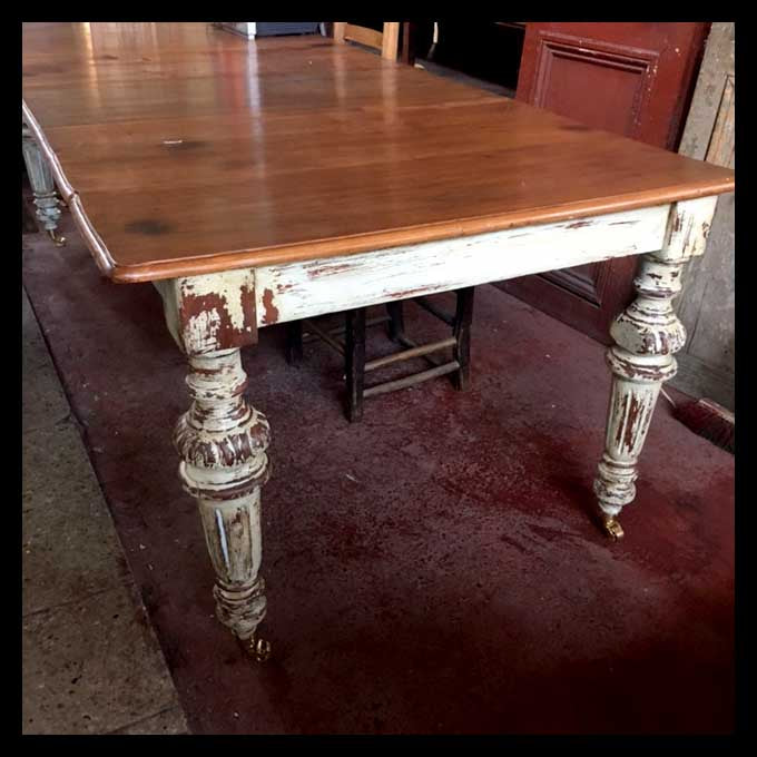 I.825 MESA DE COMEDOR CHILENA