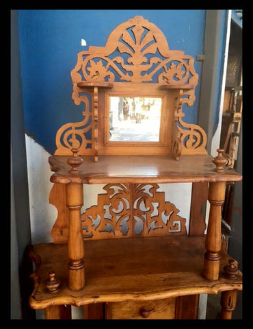 I.829 MUEBLE TIPO SANTERO O VANITORIO