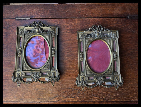 II.3440 PAR DE MARCOS DE BRONCE