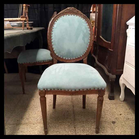 I.846 CUATRO SILLAS DE MADERA TALLADA