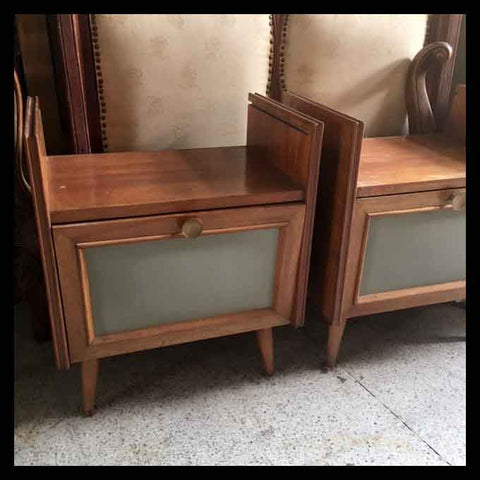 I.847 PAR DE VELADORES SÓNICOS