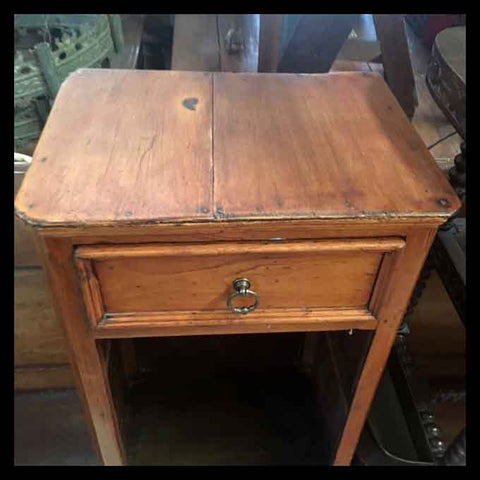 I.848 VELADOR DE MADERA