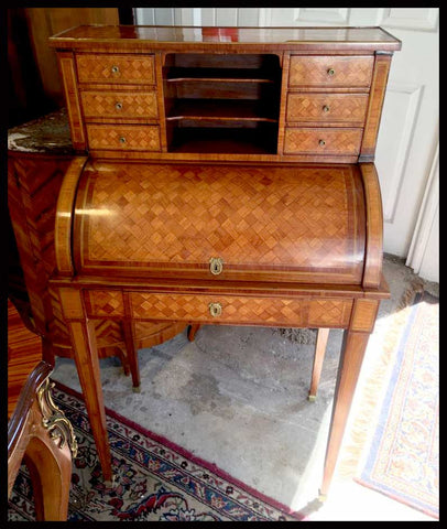 I.1093 PEQUEÑO SECRETAIRE CON MARQUETERÍA