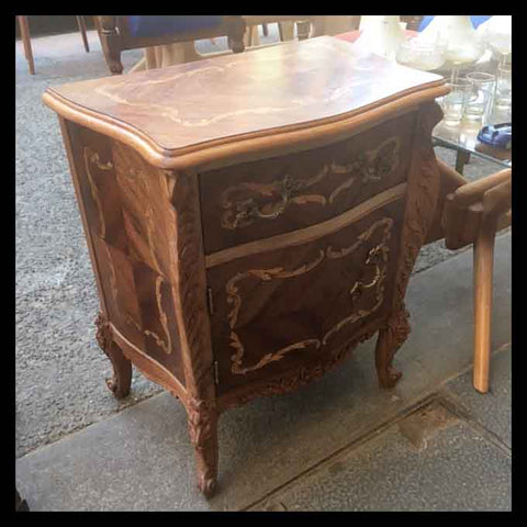 I.857 PAR DE VELADORES CON MARQUETERÍA