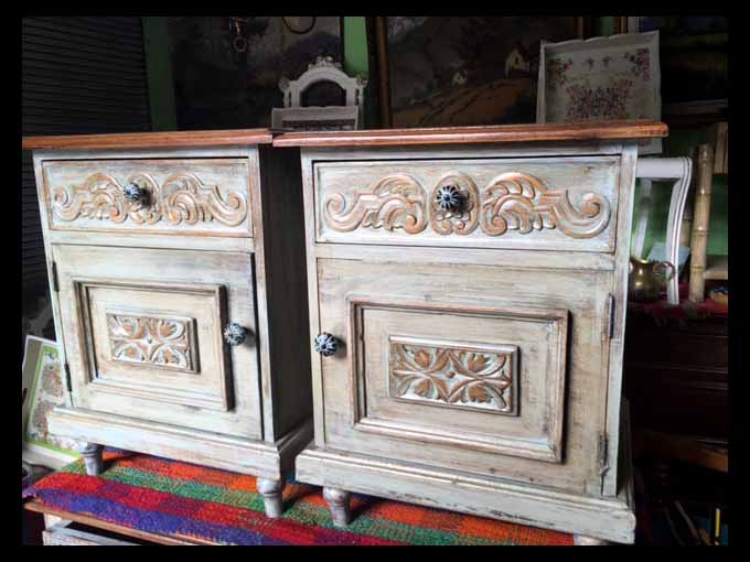 I.899 PAR DE VELADORES