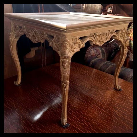 I.917 MESA DE MADERA TALLADA Y MÁRMOL