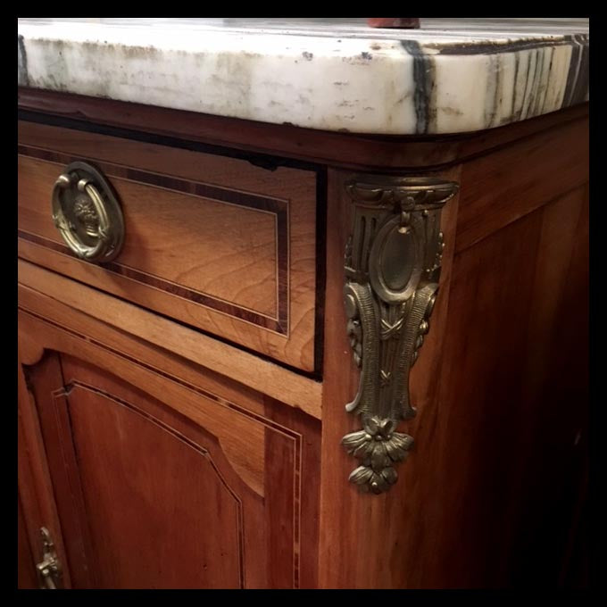 I.918 MUEBLE DE COMEDOR CON CUBIERTA DE MÁRMOL