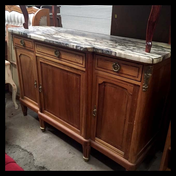 I.918 MUEBLE DE COMEDOR CON CUBIERTA DE MÁRMOL