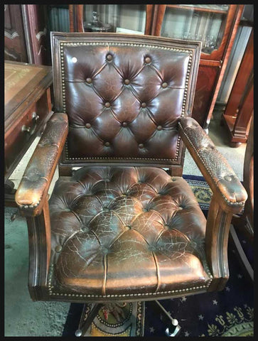 I.1834 SILLÓN DE CUERO CAPITONÉ