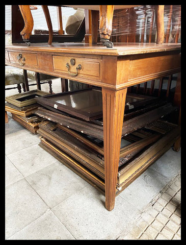 I.2190  ESCRITORIO DE TRES CAJONES