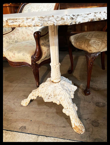 I.2192   MESA DE FIERRO BLANCA