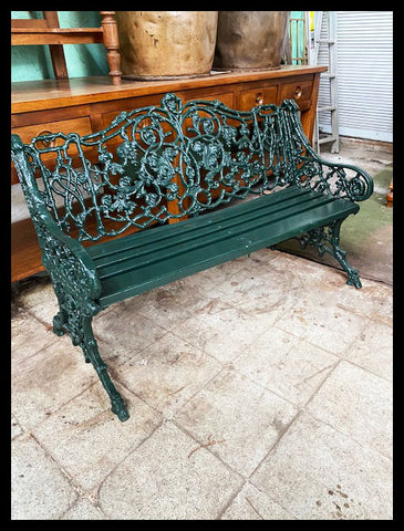 I.2193  PAR DE ESCAÑOS DE FIERRO