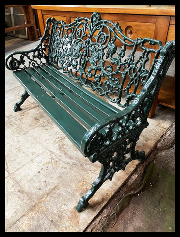 I.2193  PAR DE ESCAÑOS DE FIERRO