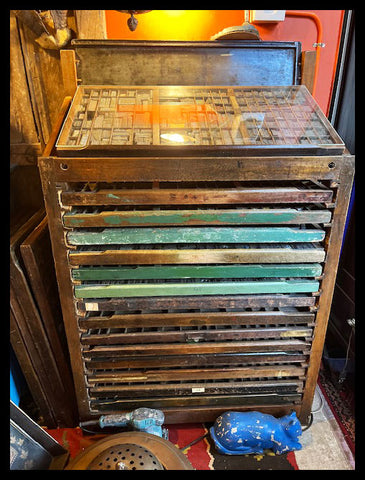 I.3819 MUEBLE IMPRENTA