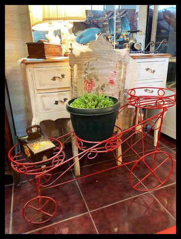 II.2776  JARDINERA DE FIERRO ROJO