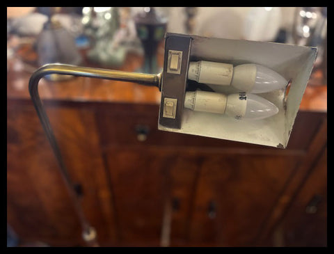 II.3524 LÁMPARA DE PIE DE BRONCE