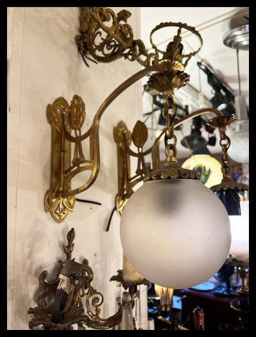 II.3445 APLIQUÉ DE BRONCE Y VIDRIO